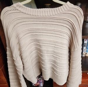 RipCurl slightly cropped sweater with wide sleeves. Never worn.